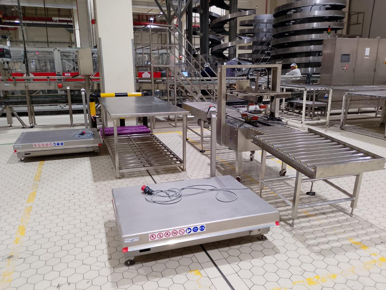 Pallet handling / conveying installation.