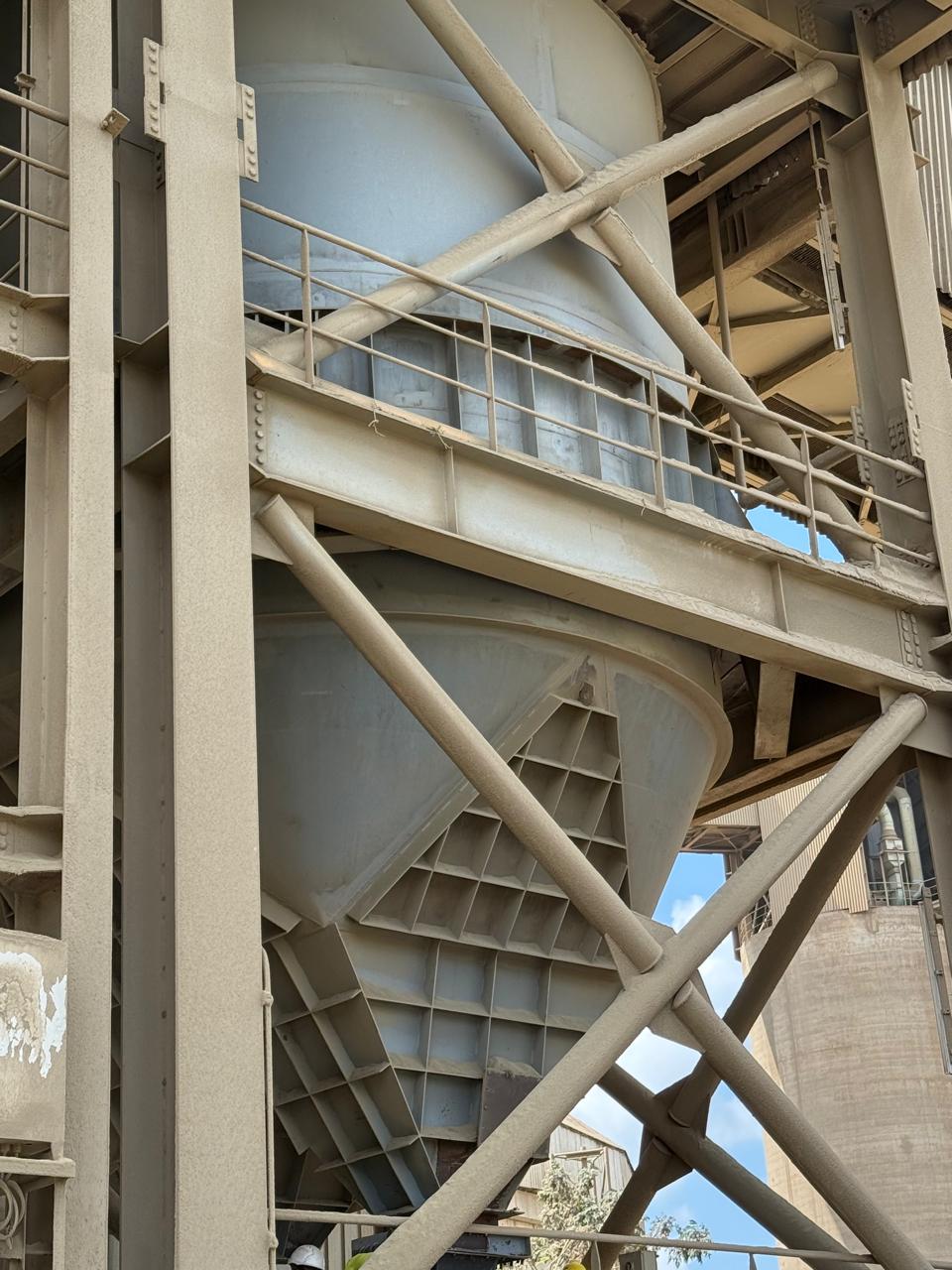 Silo and hopper installation